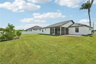 479 NE 2nd Pl, Cape Coral, FL 33909 - Photo 23