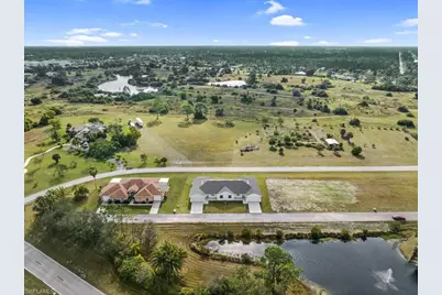 628 Falls Ln, Lehigh Acres, FL 33974 - Photo 5