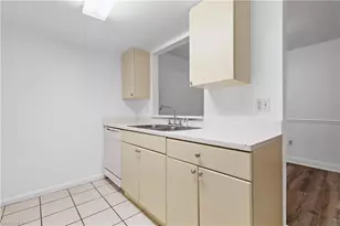 12658 Kenwood Ln, Fort Myers, FL 33907 - Photo 13