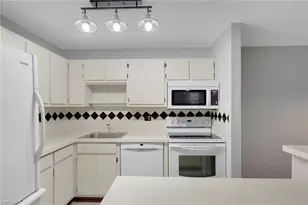 8151 S Woods Cir, Fort Myers, FL 33919 - Photo 13