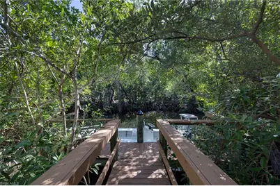 479 Lagoon Dr, Sanibel, FL 33957 - Photo 37