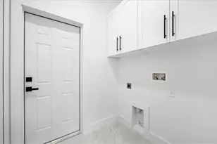 1612 NE 6th Pl, Cape Coral, FL 33909 - Photo 9