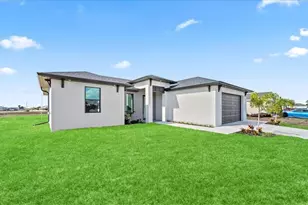 1612 NE 6th Pl, Cape Coral, FL 33909 - Photo 5