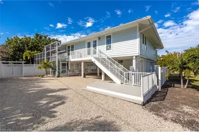 424 Lagoon Dr, Sanibel, FL 33957 - Photo 3