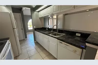 2811 40th St SW, Lehigh Acres, FL 33976 - Photo 5