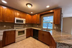 106 NE 17th Ave, Cape Coral, FL 33909 - Photo 5