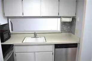 5839 Vancouver Cir, Fort Myers, FL 33907 - Photo 7