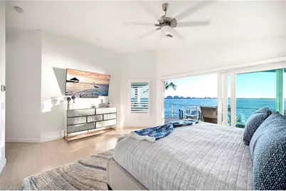 1048 Dolphin Dr, Cape Coral, FL 33904 - Photo 15