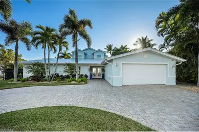 1048 Dolphin Dr, Cape Coral, FL 33904 - Photo 3