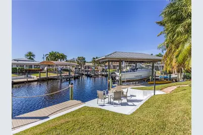 392 Snow Dr, Fort Myers, FL 33919 - Photo 3