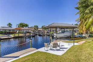 392 Snow Dr, Fort Myers, FL 33919 - Photo 3