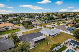 1425 SE 25th Ln, Cape Coral, FL 33904 - Photo 35