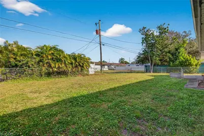 1425 SE 25th Ln, Cape Coral, FL 33904 - Photo 29
