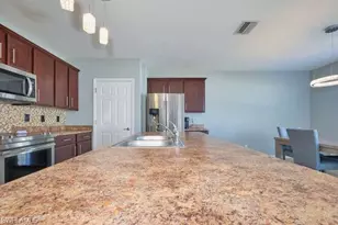 135 SW 31st St, Cape Coral, FL 33914 - Photo 9