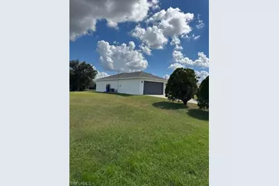 2817 NE 4th Ave, Cape Coral, FL 33909 - Photo 3