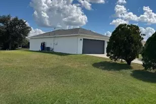 2817 NE 4th Ave, Cape Coral, FL 33909 - Photo 3