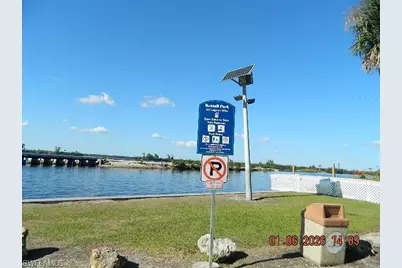 236 Lagoon Dr, Fort Myers, FL 33905 - Photo 3