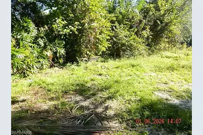 236 Lagoon Dr, Fort Myers, FL 33905 - Photo 13