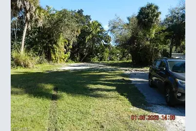 236 Lagoon Dr, Fort Myers, FL 33905 - Photo 5