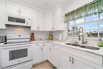 212 SE 45th St, Cape Coral, FL 33904 - Photo 11