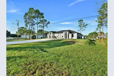 918 Eisenhower Blvd, Lehigh Acres, FL 33974 - Photo 3