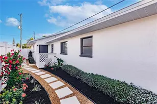 842 99th Ave N, Naples, FL 34108 - Photo 31