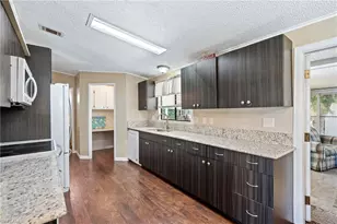 9814 Creekwood Ln, Fort Myers, FL 33905 - Photo 11