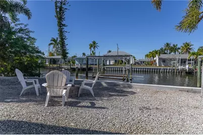 2562 Bayshore Dr, Matlacha, FL 33993 - Photo 23