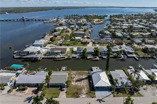 2562 Bayshore Dr, Matlacha, FL 33993 - Photo 27