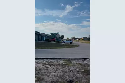 813 SW 40th Ter, Cape Coral, FL 33914 - Photo 1