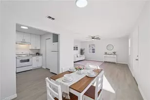 3628 Suntrust Dr, Fort Myers, FL 33916 - Photo 9