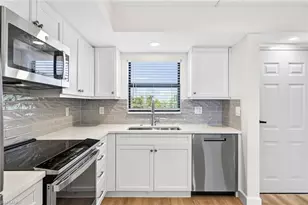 2737 W Gulf Dr, Sanibel, FL 33957 - Photo 9