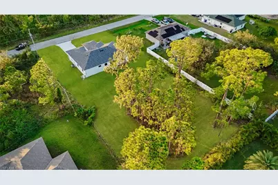 902 Magnolia Ave, Lehigh Acres, FL 33972 - Photo 5