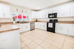 2816 NE 6th Pl, Cape Coral, FL 33909 - Photo 13