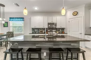 811 SE 33rd Terrace, Cape Coral, FL 33904 - Photo 3