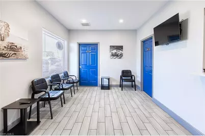 909 SE 13th Pl, Cape Coral, FL 33990 - Photo 11