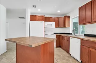 209 SW 10th Terrace, Cape Coral, FL 33991 - Photo 7