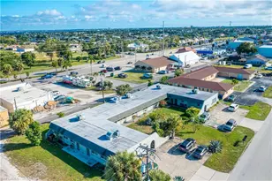 2927 SE 15th Pl, Cape Coral, FL 33904 - Photo 3