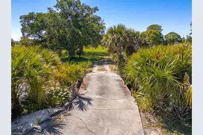 1085 West Ave, Moore Haven, FL 33471 - Photo 9