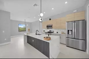 1002 Kanuga St E, Lehigh Acres, FL 33974 - Photo 9