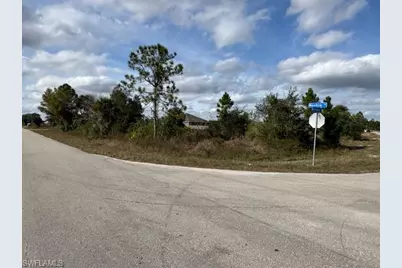 1066 Kirkwood St, Lehigh Acres, FL 33974 - Photo 3