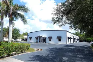 909 NE 27th Ln, Cape Coral, FL 33909 - Photo 1