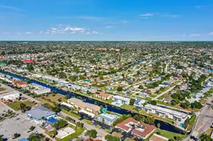 1027 SE 46th Ln, Cape Coral, FL 33904 - Photo 35