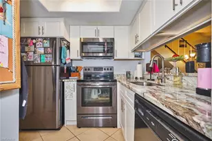 5832 Vancouver Cir, Fort Myers, FL 33907 - Photo 3