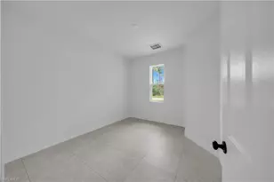 933 Anthony St E, Lehigh Acres, FL 33974 - Photo 35