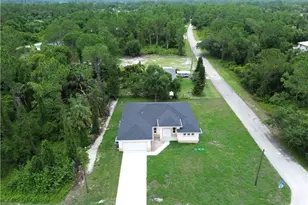 933 Anthony St E, Lehigh Acres, FL 33974 - Photo 3