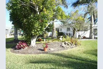 2012 SE 47th St, Cape Coral, FL 33904 - Photo 13
