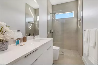 104 NE 6th St, Cape Coral, FL 33909 - Photo 31