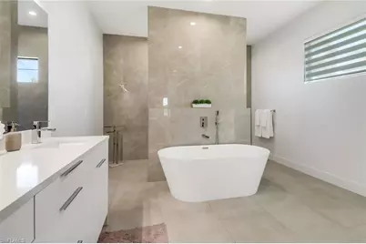 104 NE 6th St, Cape Coral, FL 33909 - Photo 25