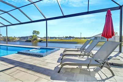 104 NE 6th St, Cape Coral, FL 33909 - Photo 9